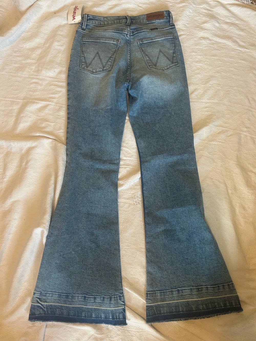 NWT Wrangler High Rise Fierce Flare Jeans - Oasis, Size 2 x 32 - Picture 11 of 14